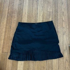 Black skirt ruffle bottom